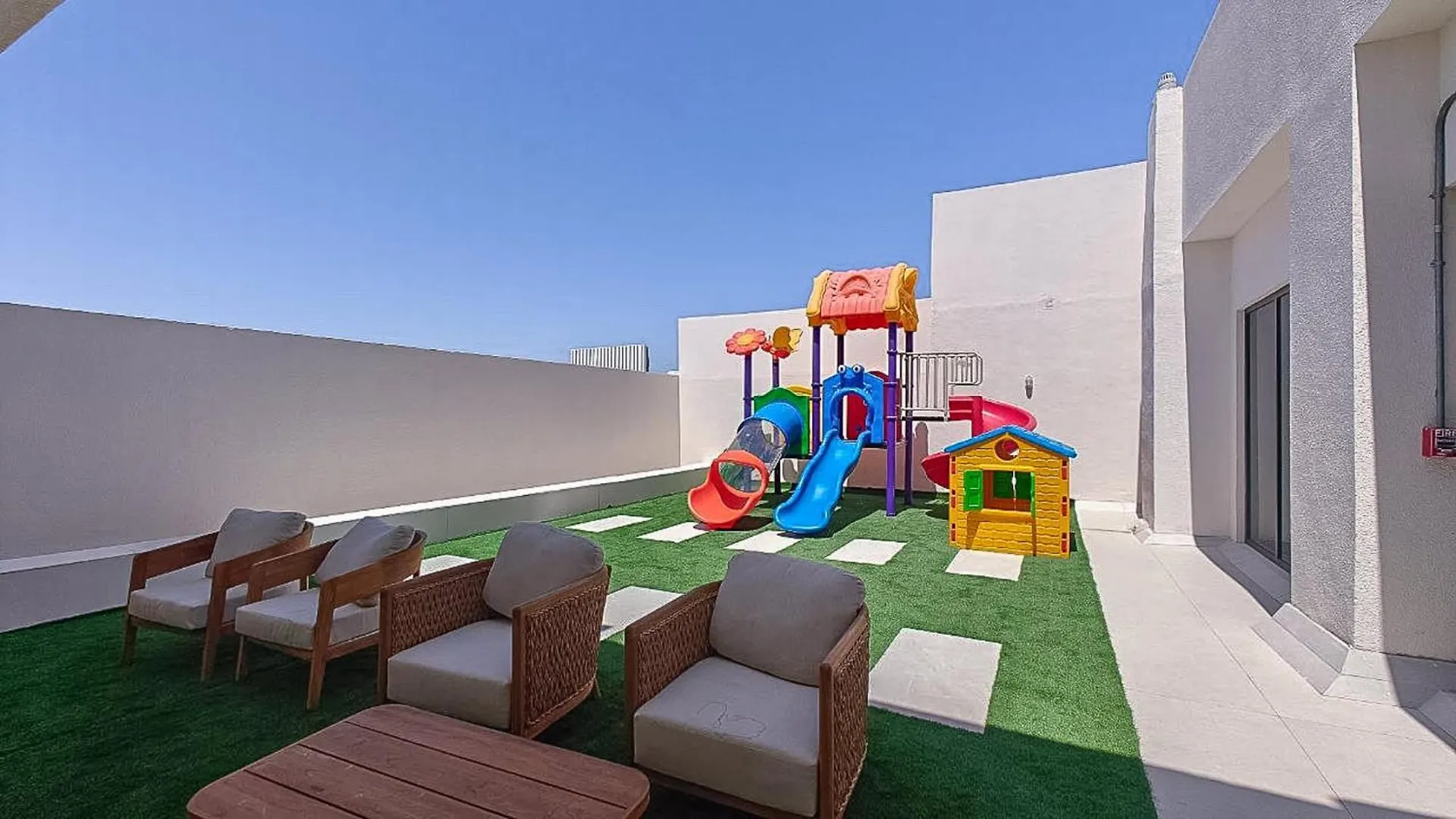 Modern Studio Retreat In Al Furjan - Sleeps 2! Dubai Apartment