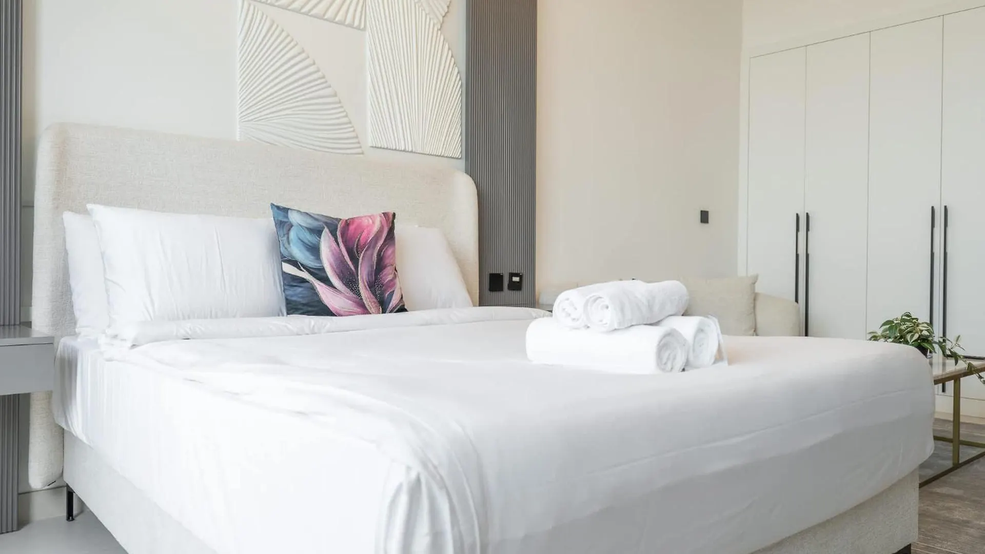 Apartment Modern Studio Retreat In Al Furjan - Sleeps 2! Dubai