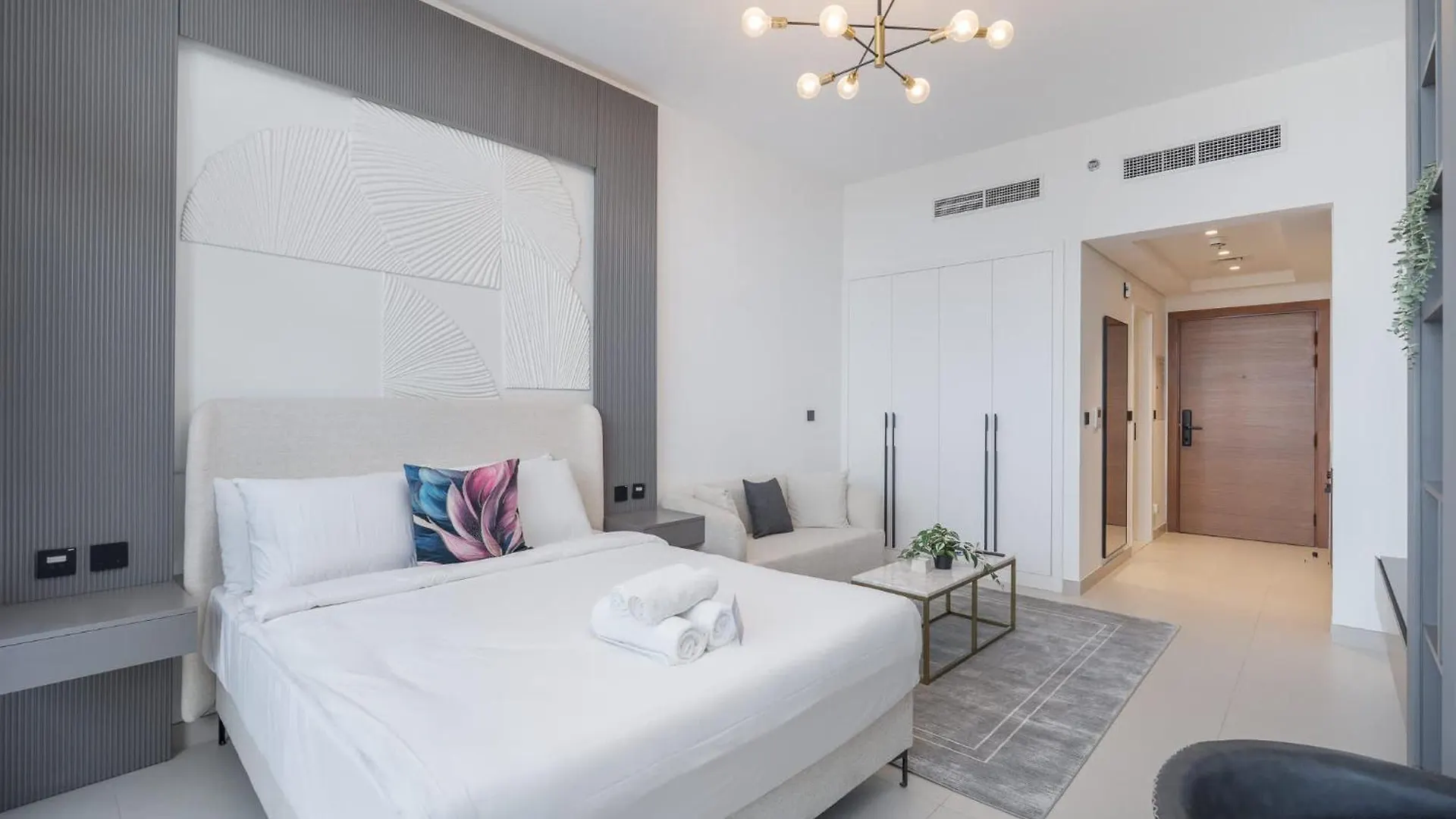 Modern Studio Retreat In Al Furjan - Sleeps 2! Dubai Apartment